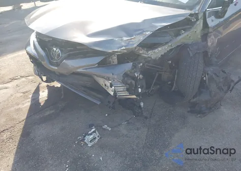 2020 Toyota Camry Le z USA, uszkodzony, nr VIN 4T1C11AK3LU990022